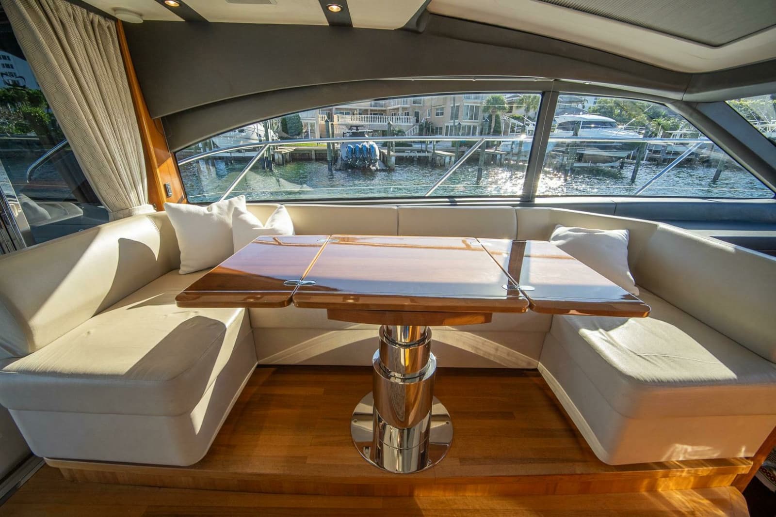 2016 Princess V48