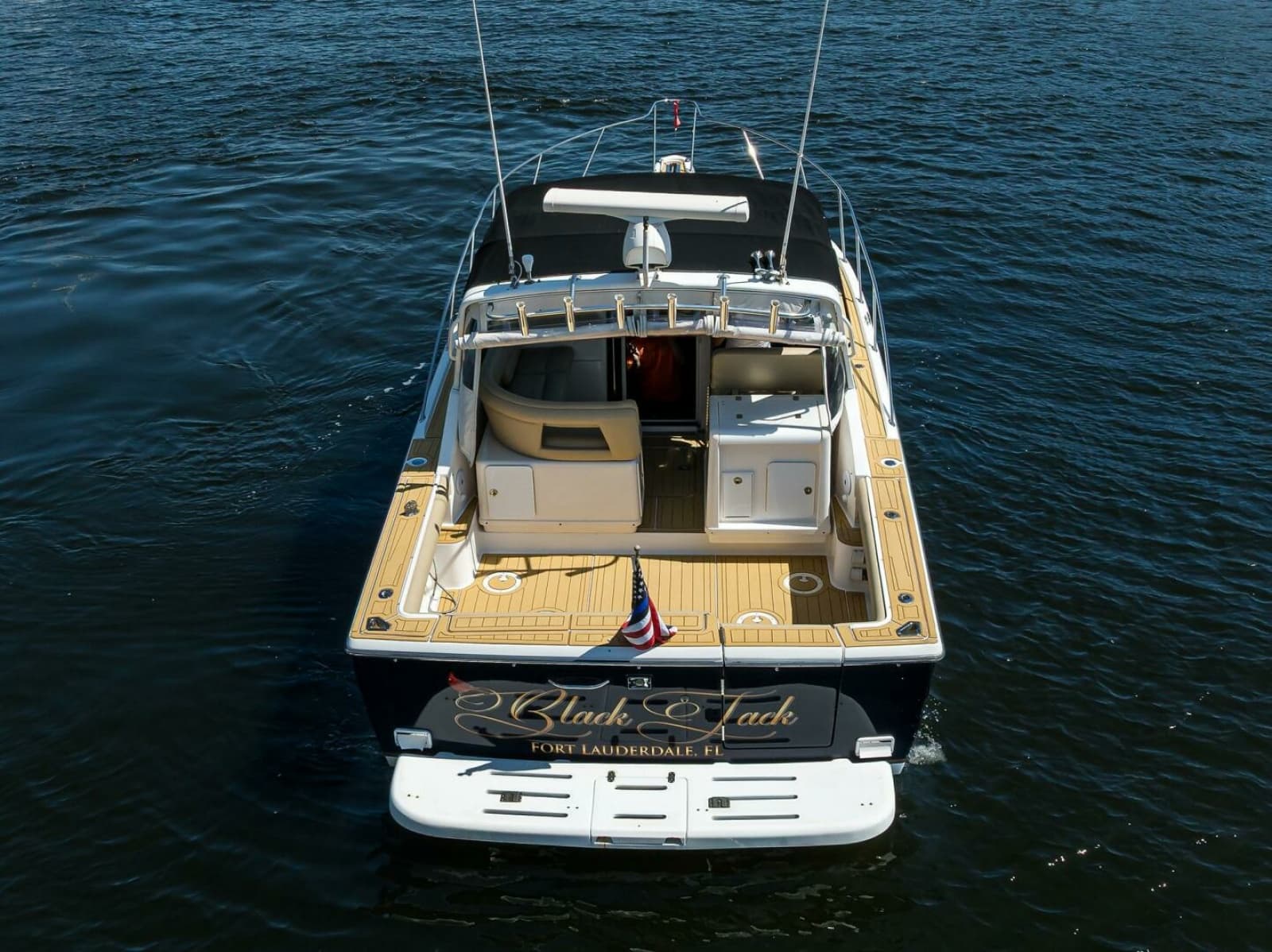 Tiara 3100 LE Black Jack - Profile