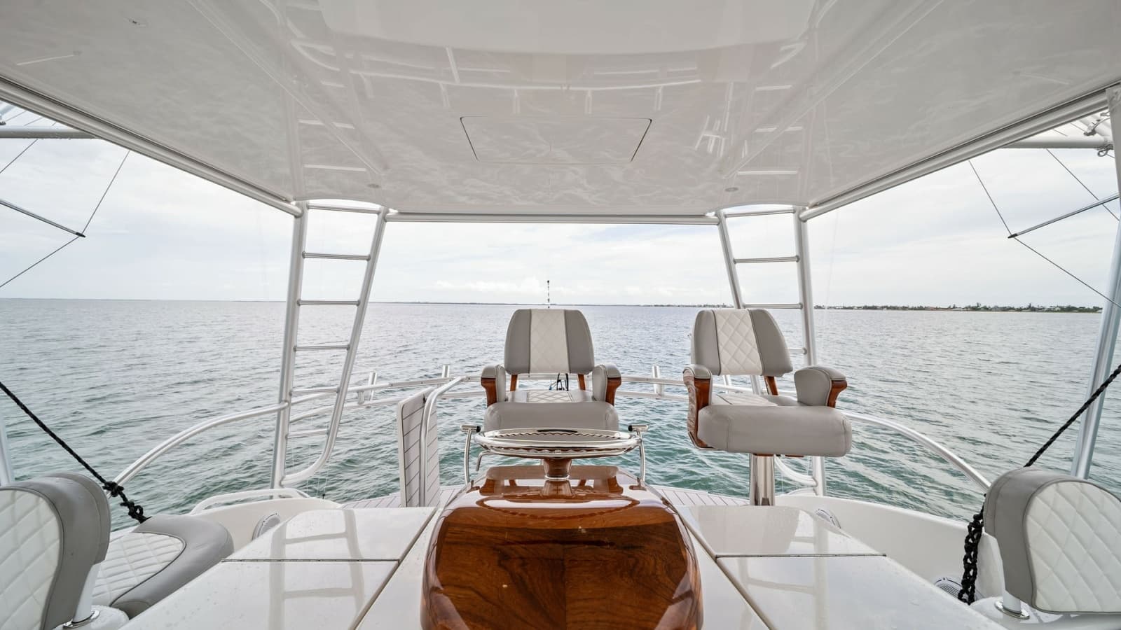 Flybridge Helm with Seating Area