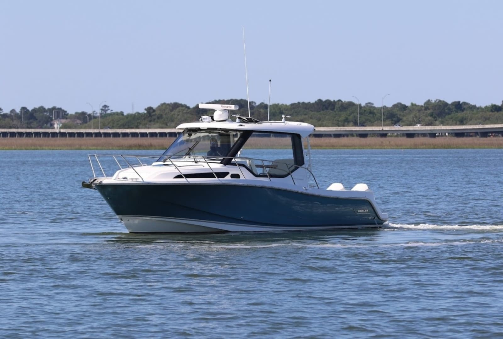 Boston Whaler 32 - SIP N SEA - Exterior Profile