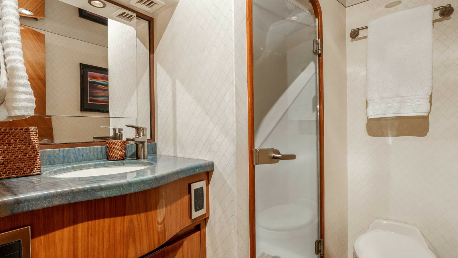 2014 Viking 76 Enclosed Bridge "TRANQUILO" Bunk Cabin Ensuite Head