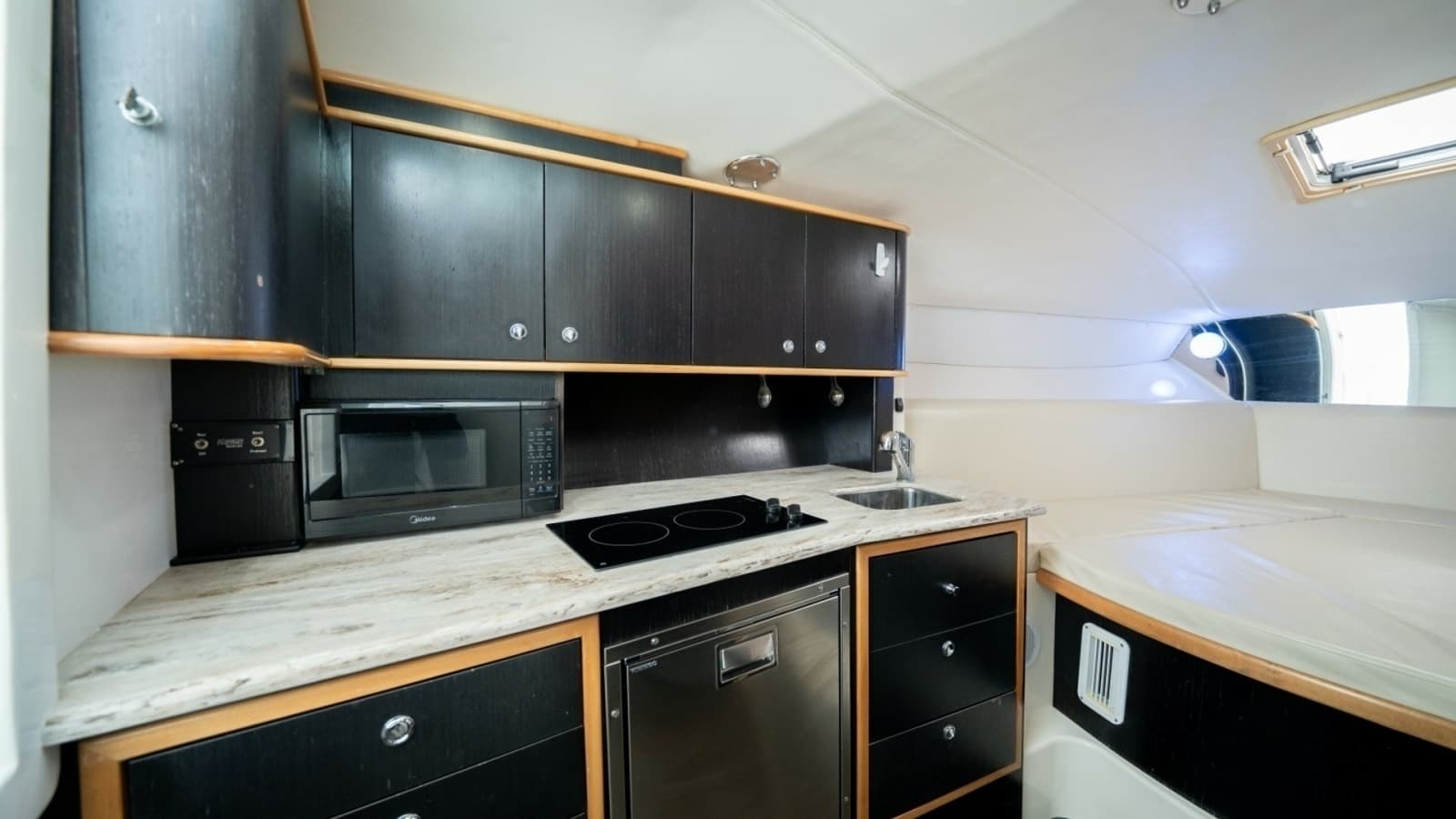 2011 Contender 40 Express