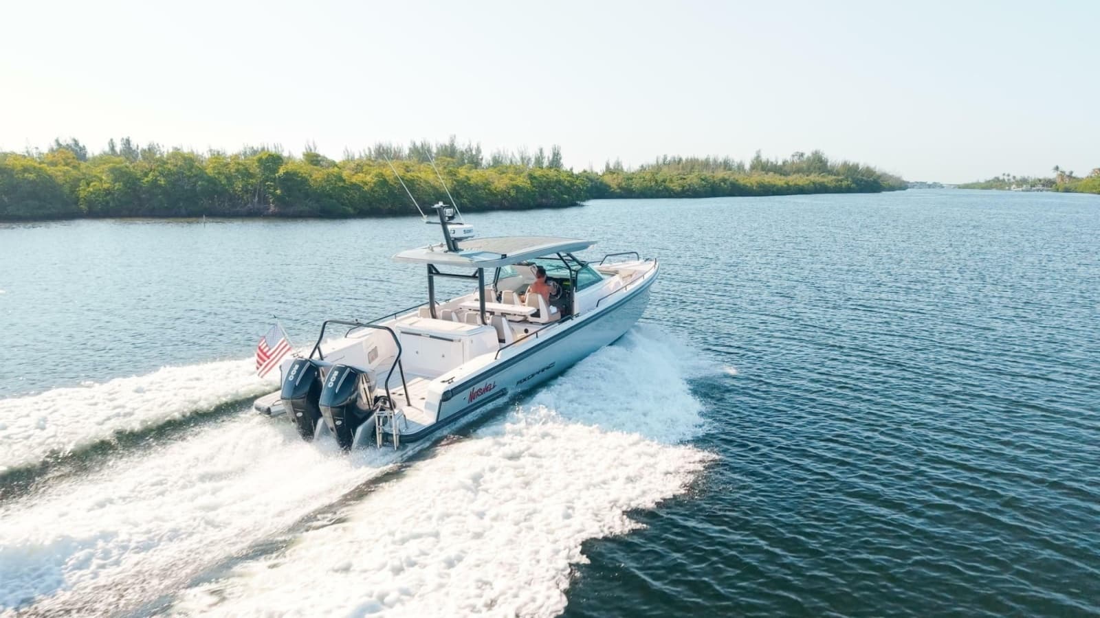 Axopar 37 - Exterior Profile