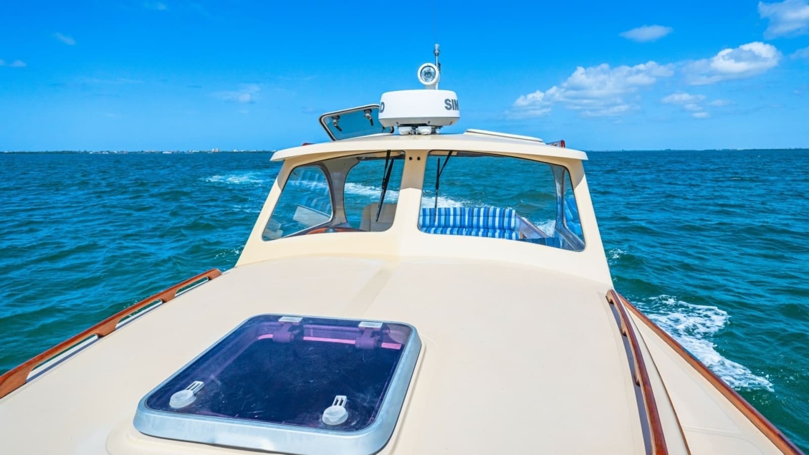 1998 36 Hinckley Picnic Boat Bow
