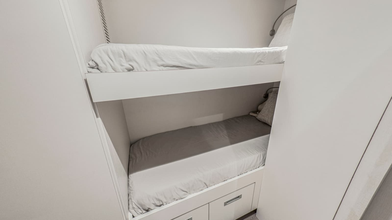 2024 Ocean Alexander 28E "LONE STAR" Compact Crew Bunk Cabin