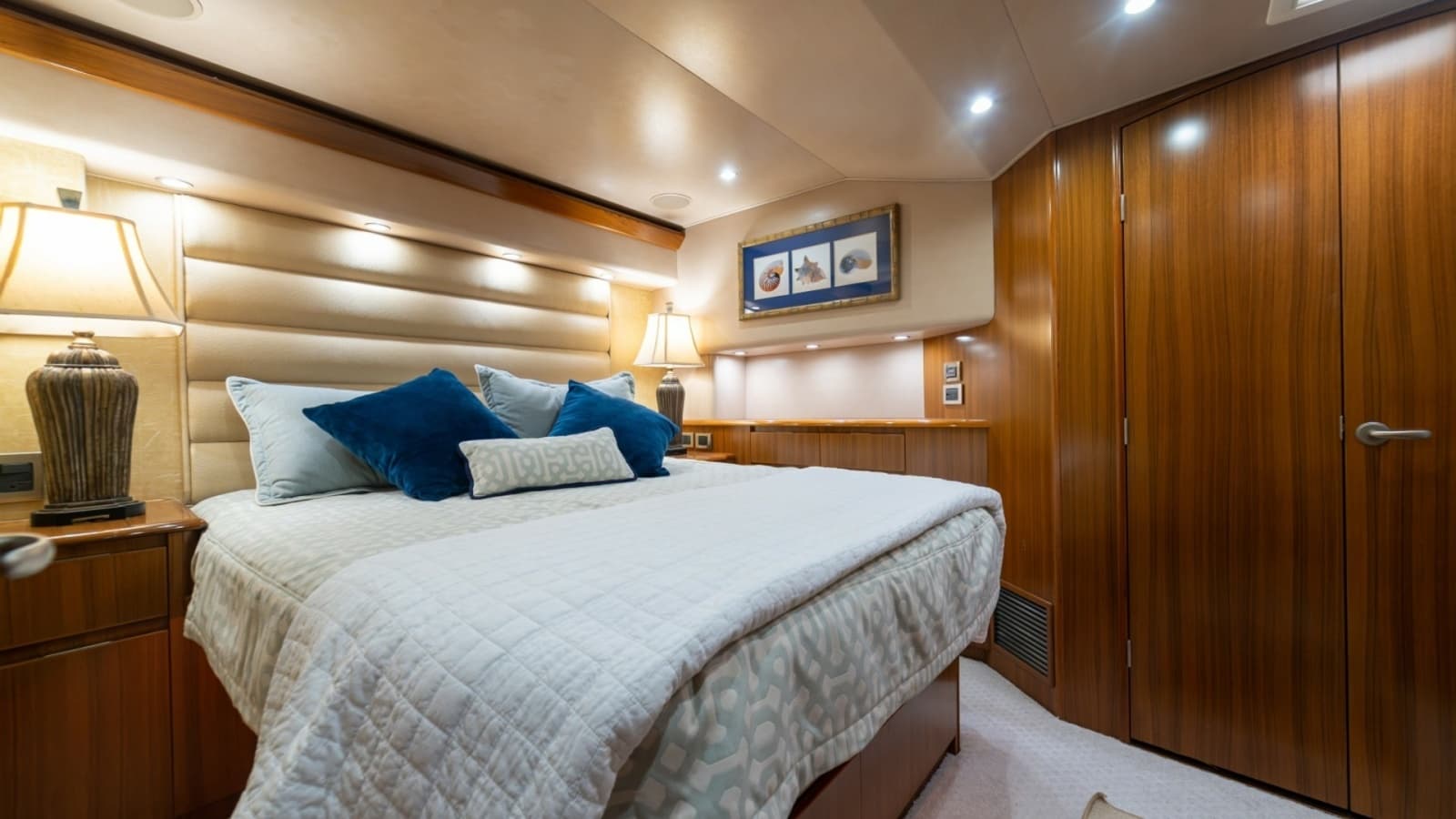 60 Viking Convertible 2012 "Contango" - Stateroom