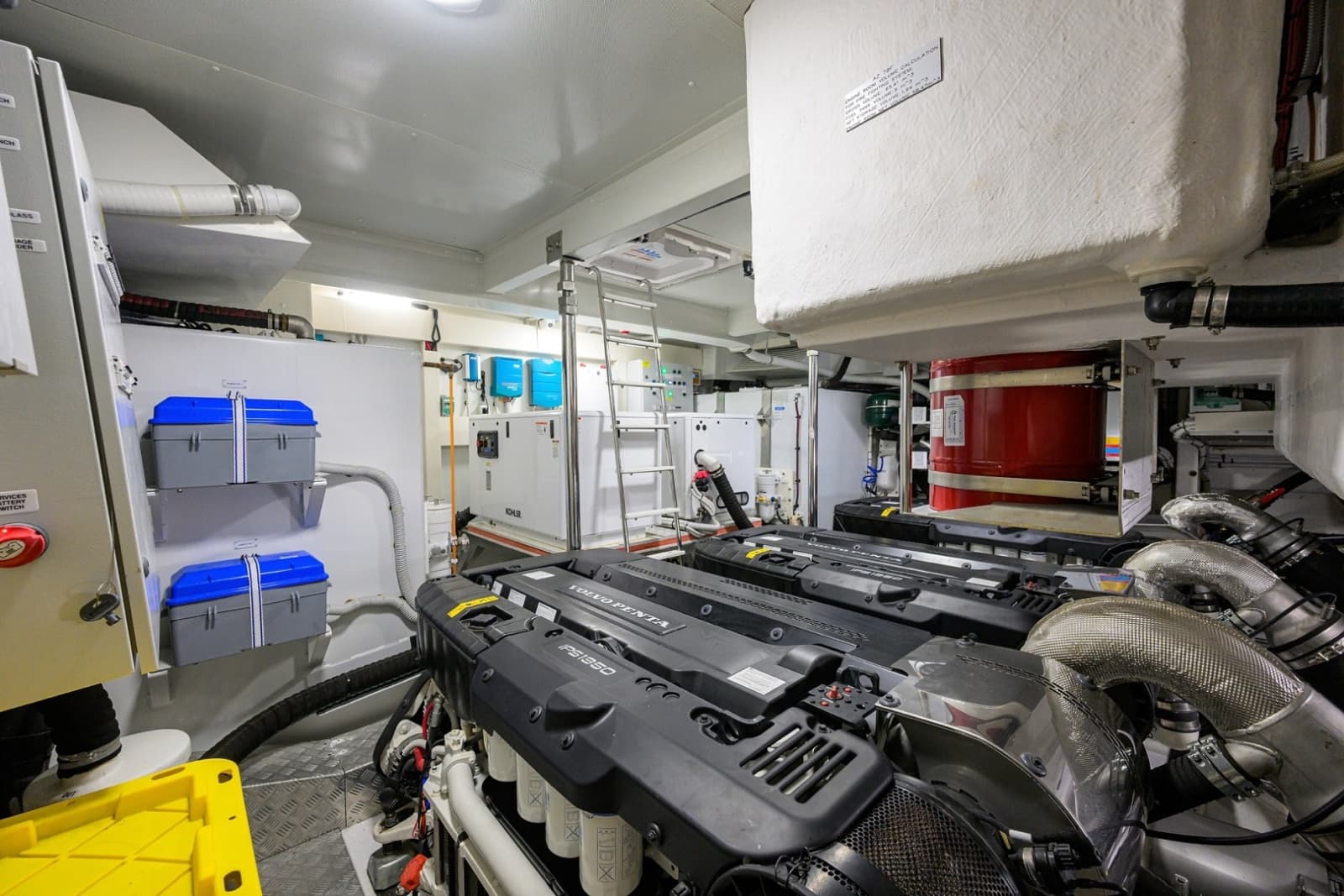 Azimut 78 - DT78 - Engine Room