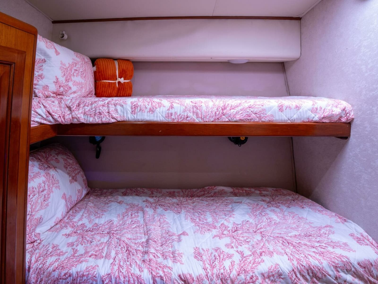 Viking 58 BAREFOOT - Guest Stateroom