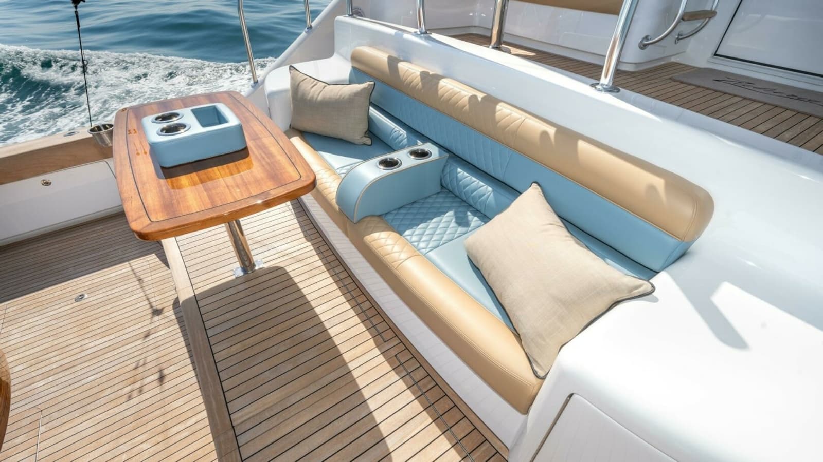 2025 Viking 90C "Zatara" - Mezzanine