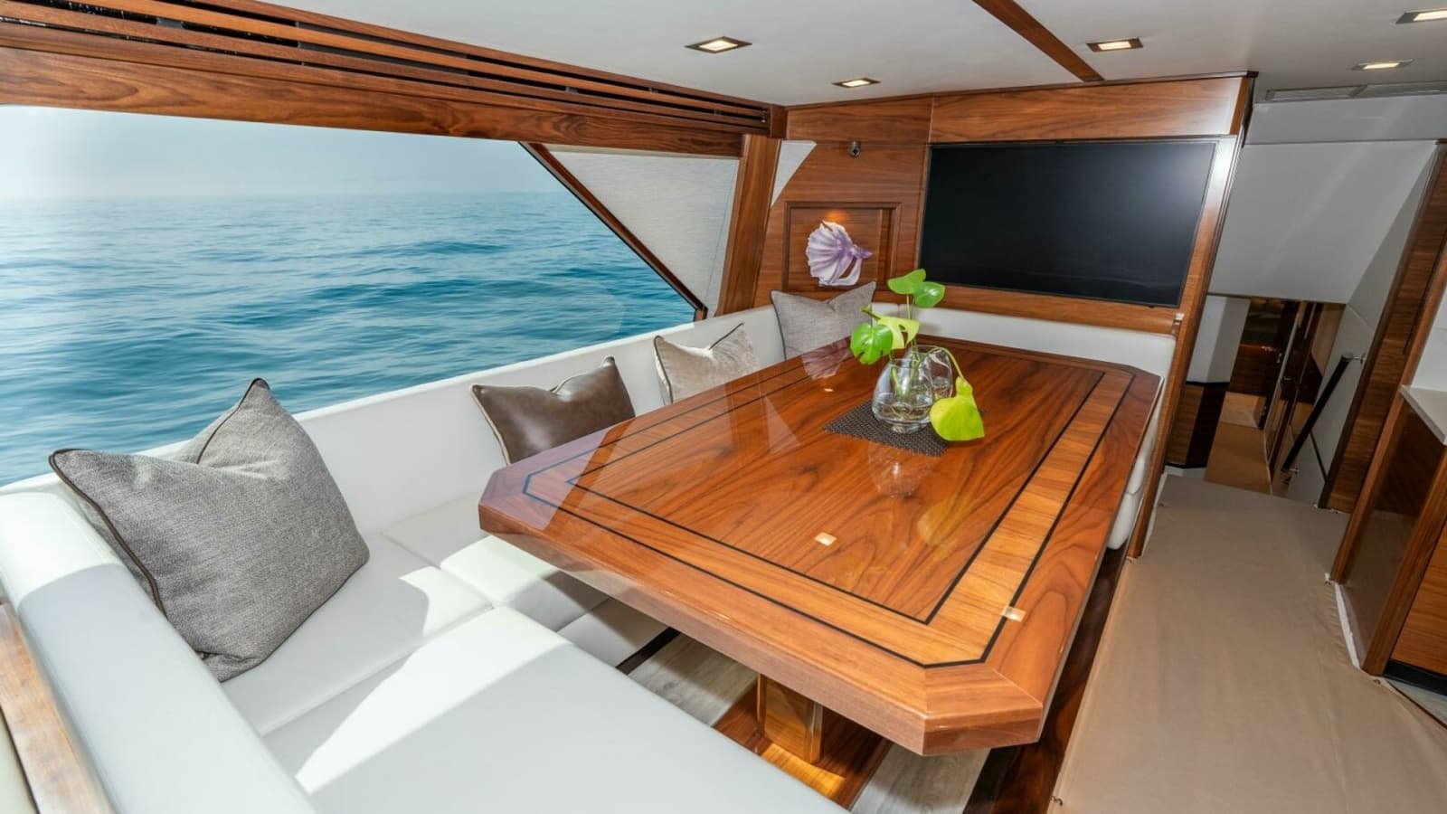 2025 Viking 90C "Zatara"