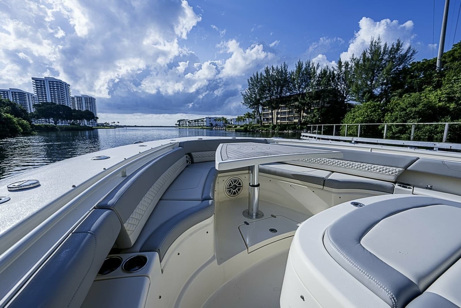 Scout 42 Maizey Blue - Exterior Bow