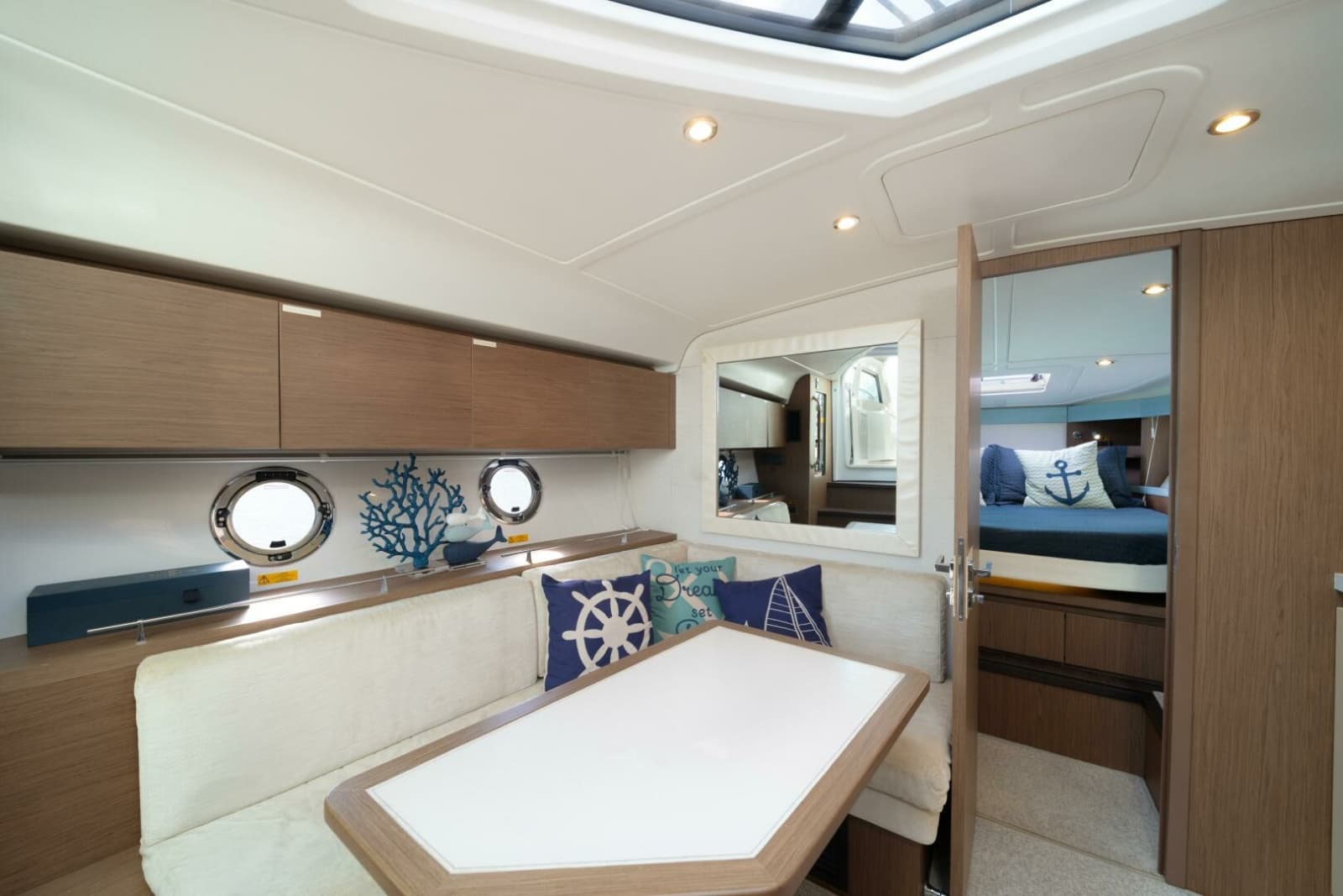 Beneteau 40 - Tis the Seasun - Salon