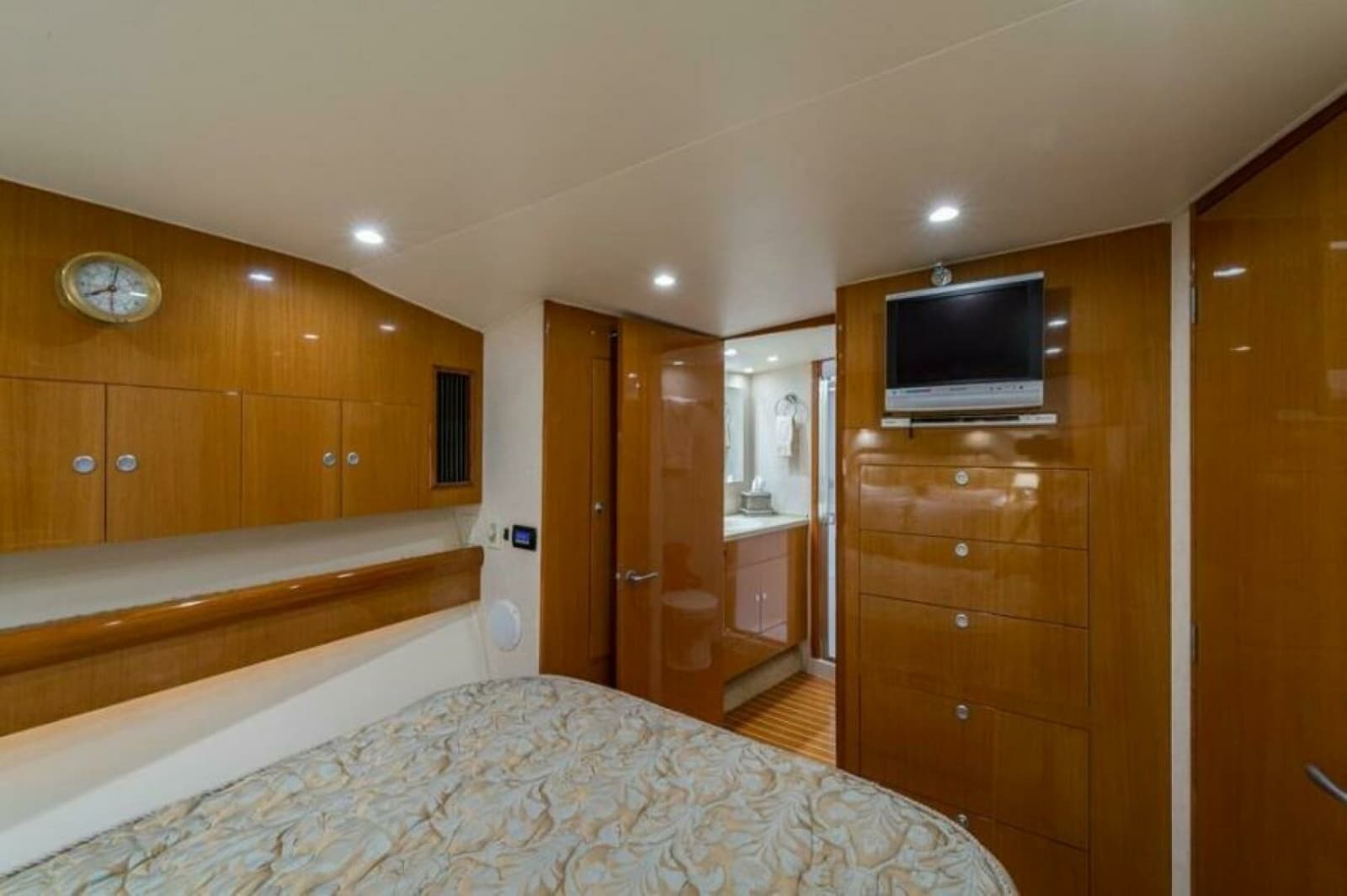 Post 53 - Ros Lyn - VIP Stateroom