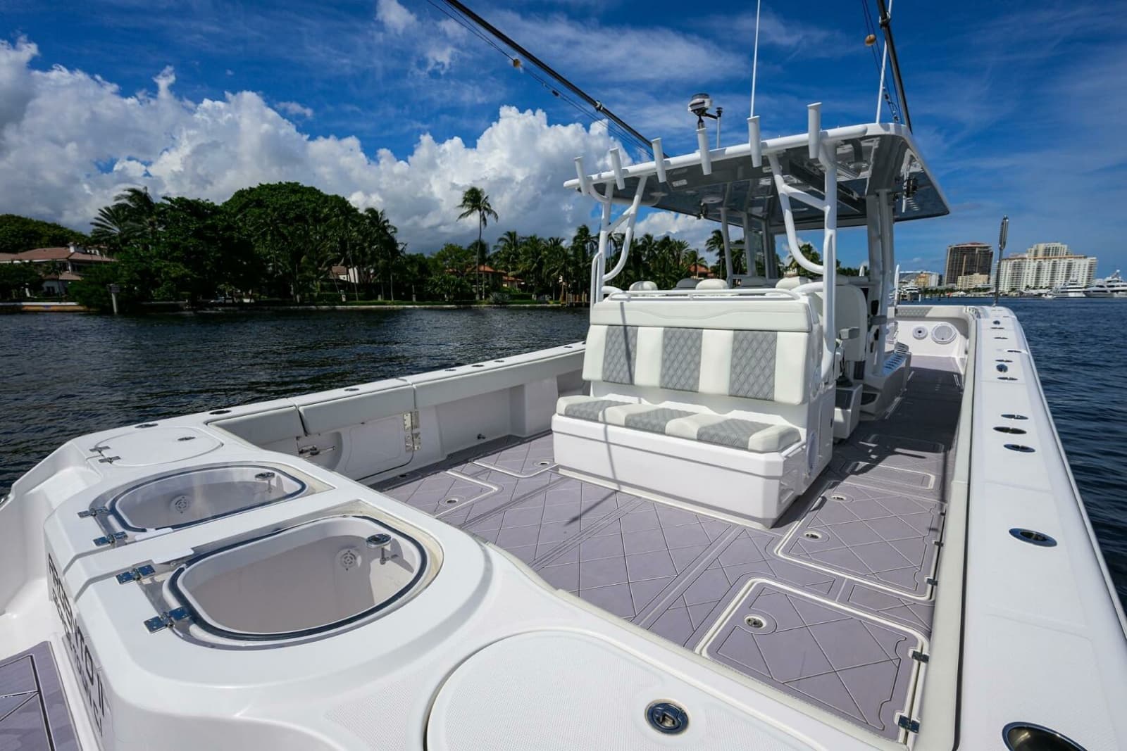 Invincible 46 Argento II - Exterior Cockpit