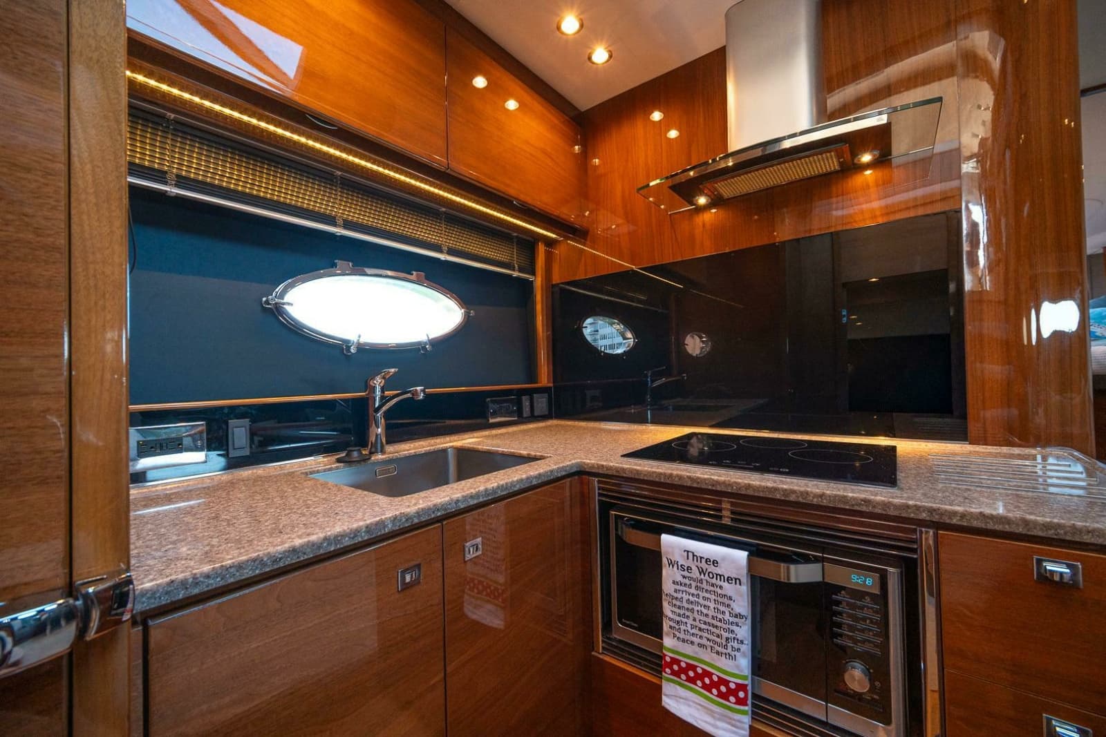2016 Princess V48
