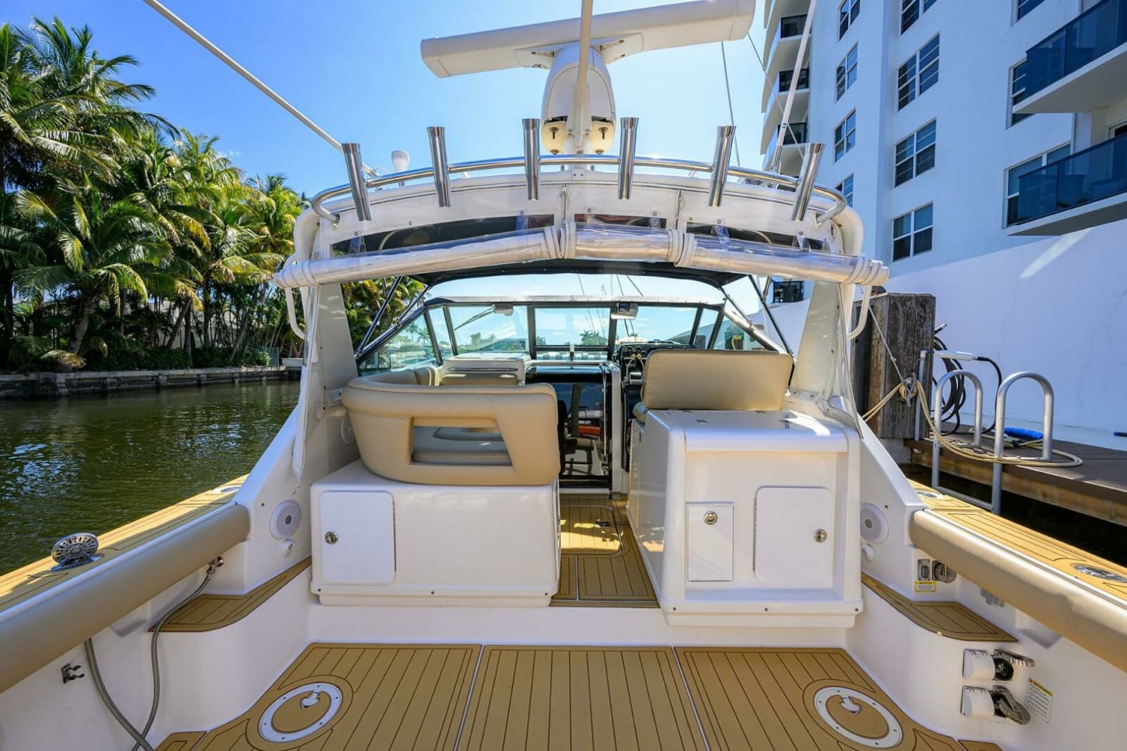 Tiara 3100 LE Black Jack - Cockpit