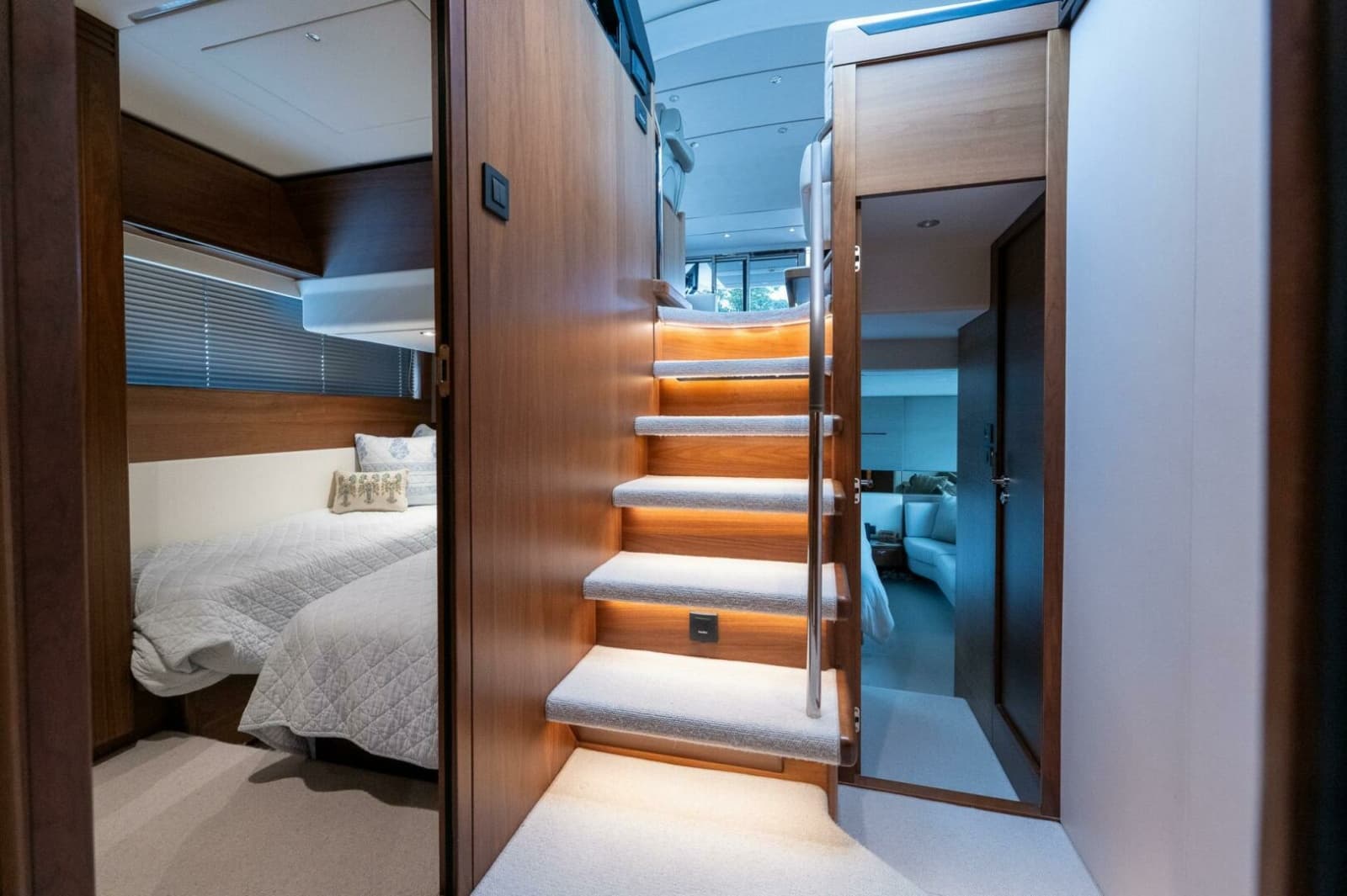 Princess 62 - Regent - Stairs