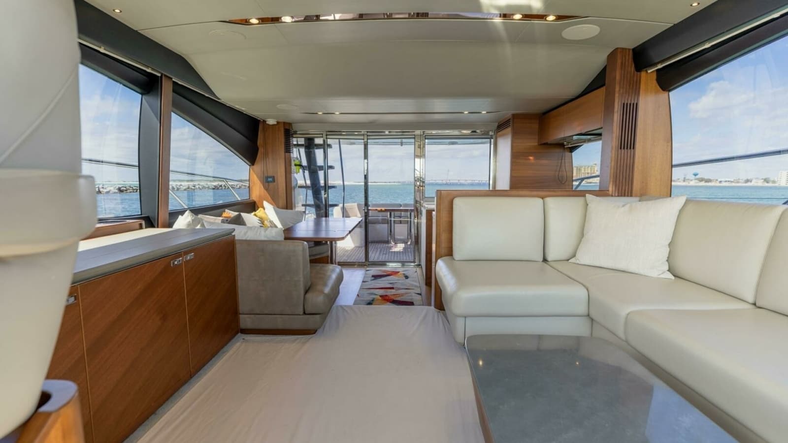 2019 Princess S65-CREWSZING- Salon