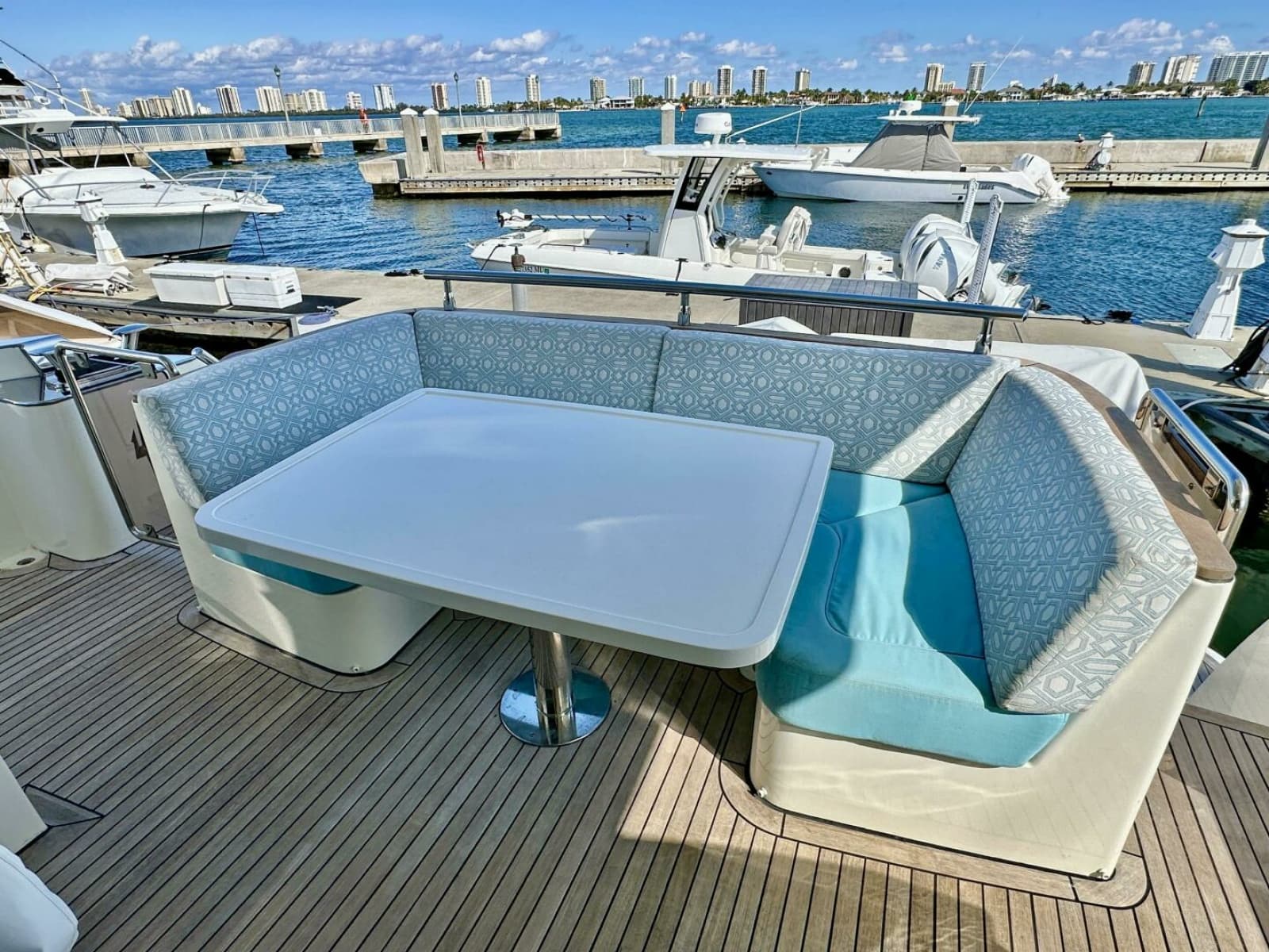 Outer Reef 62 SOUTH  PAWS - Flybridge