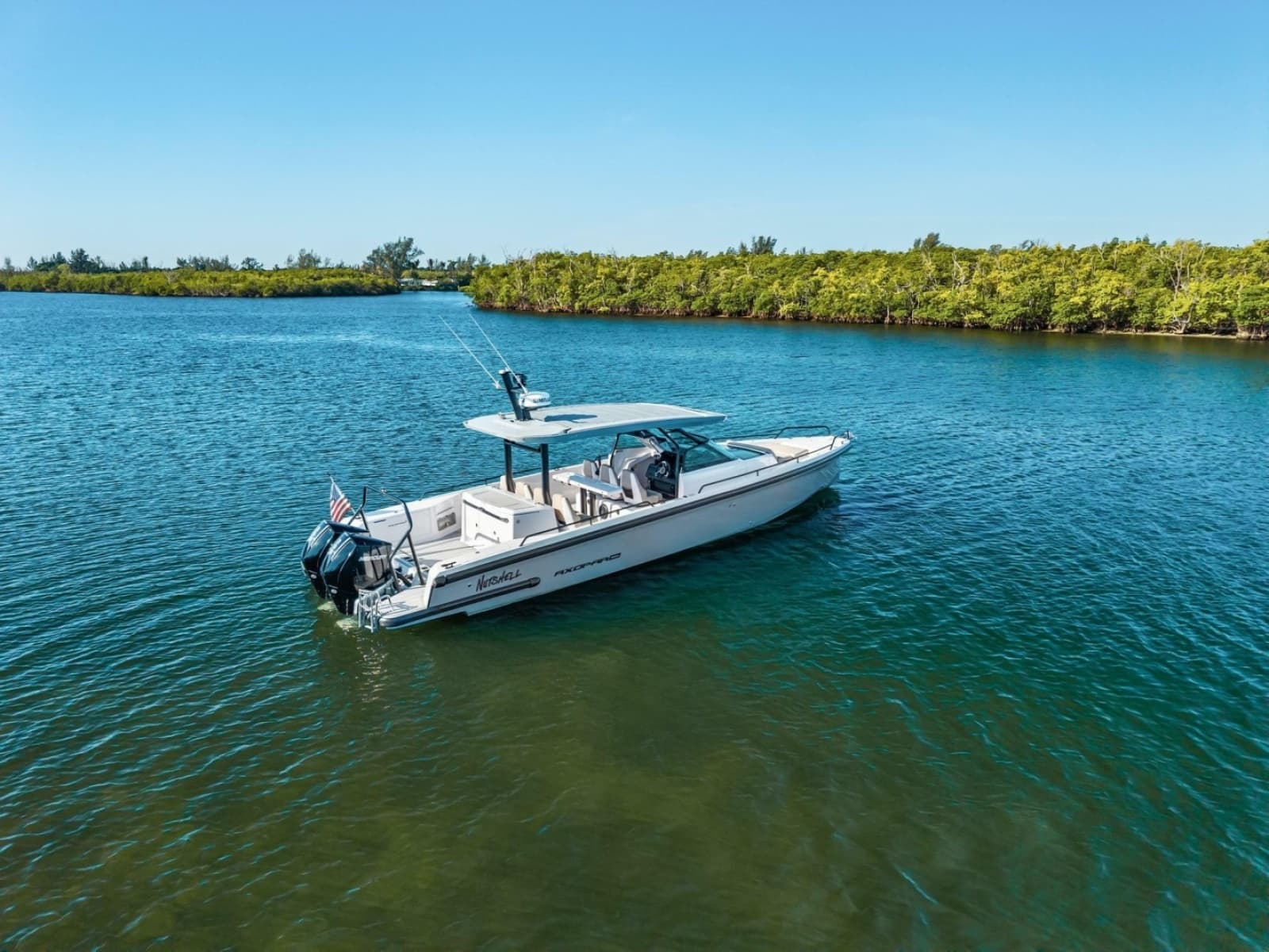 Axopar 37 - Exterior Profile