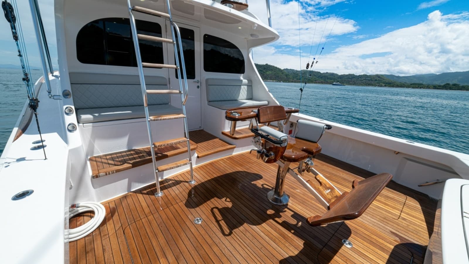 2023 Viking 46 Billfish Cockpit