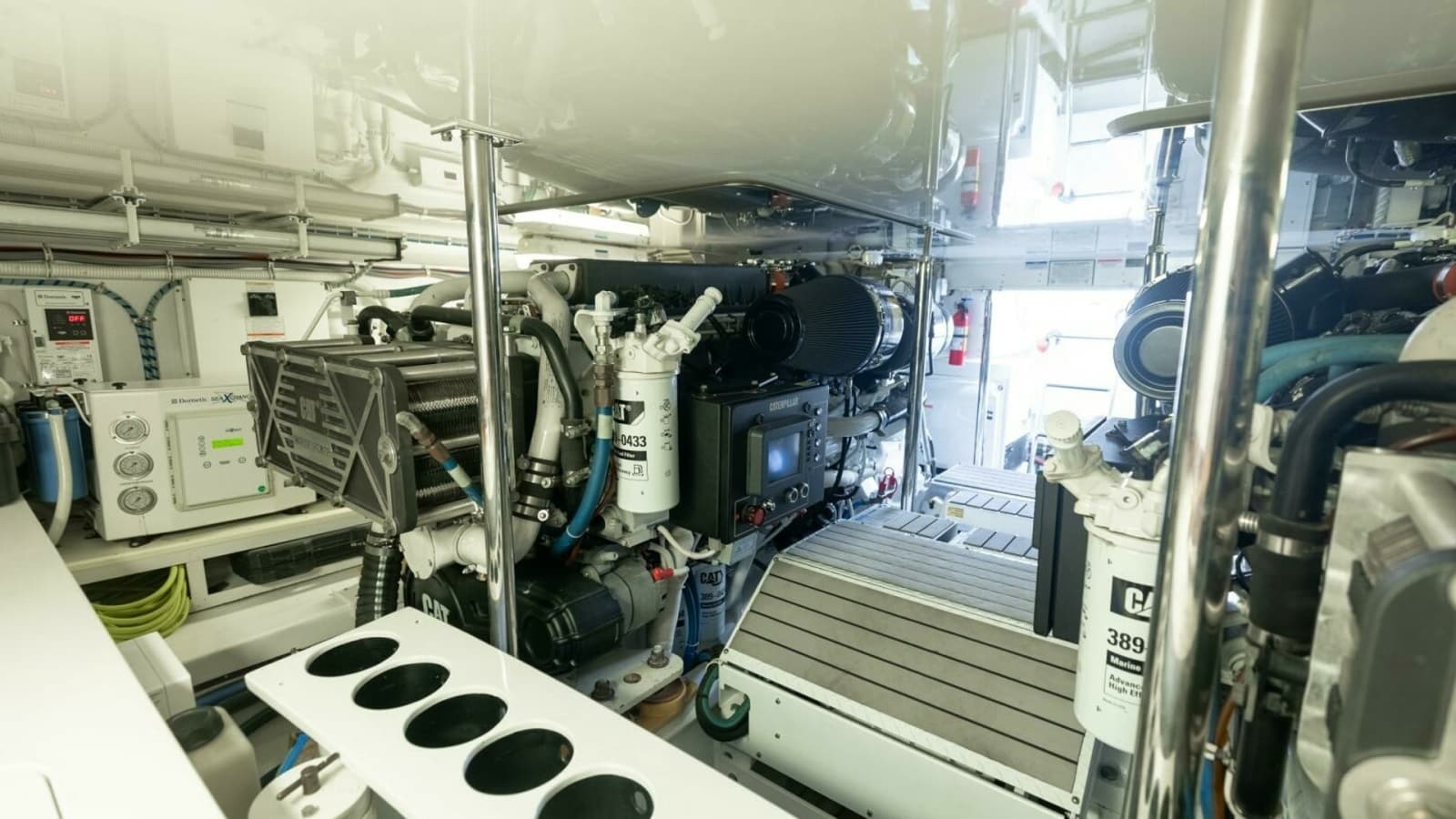 2016 Hatteras GT60 KNOT ON CALL Engine Room