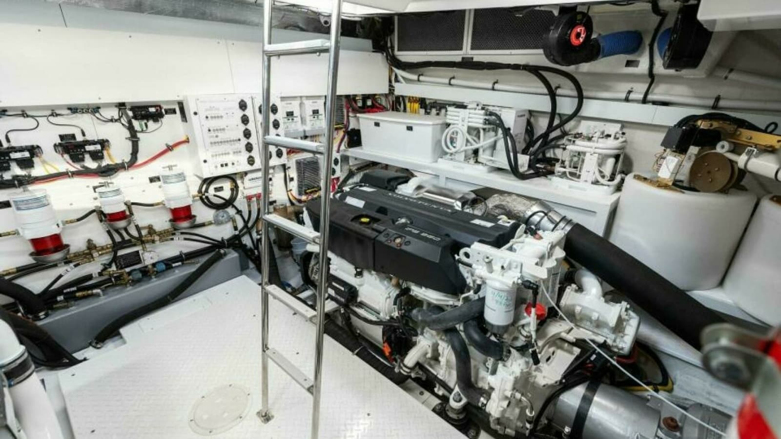 2023 Cruisers Yachts 60 Cantius Fly- Engine Room