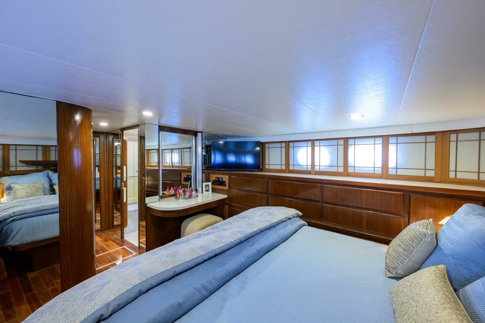 1991 Hatteras 78 Cockpit Motor Yacht