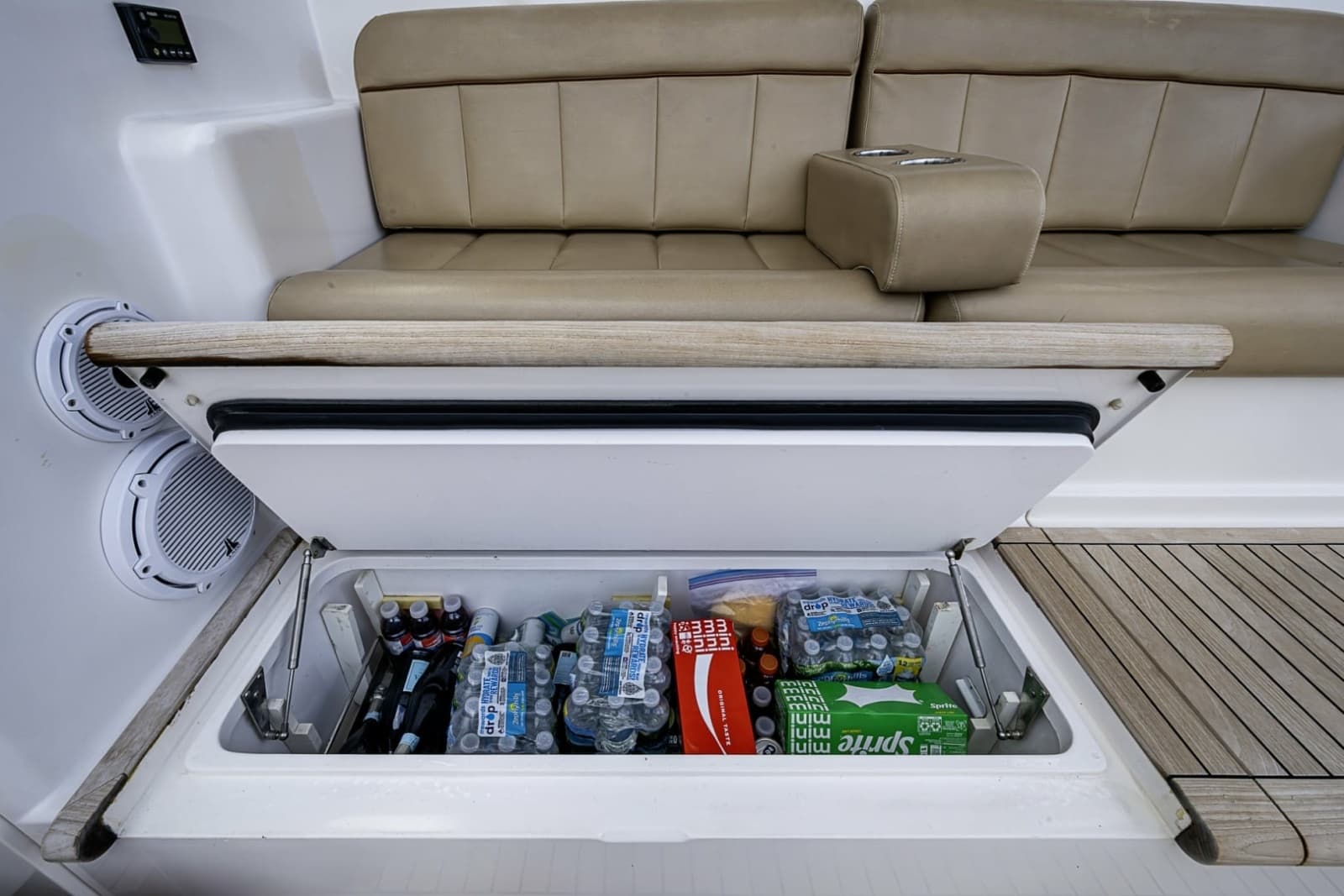 Viking 64 BIG BLUE - Cockpit Ice Chest