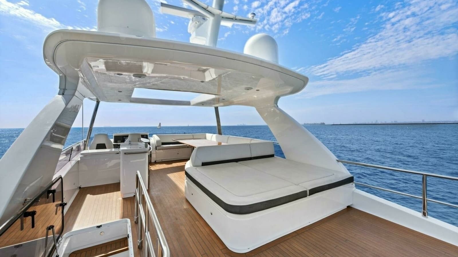 2015 Princess 72 Motor Yacht "LA-Z-BUOY" Luxurious Flybridge