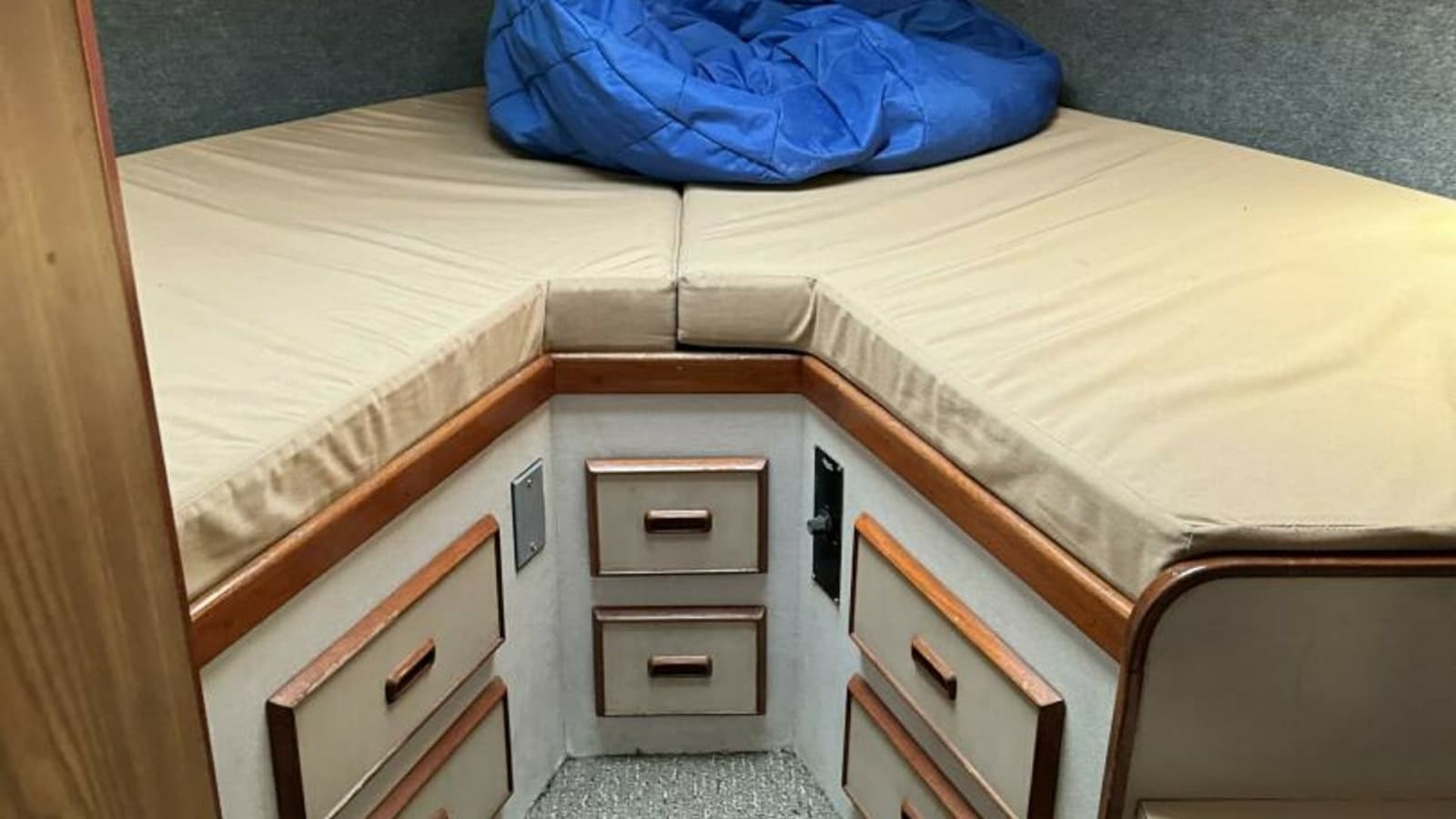1983 Bertram 385 Convertible Cast Off II