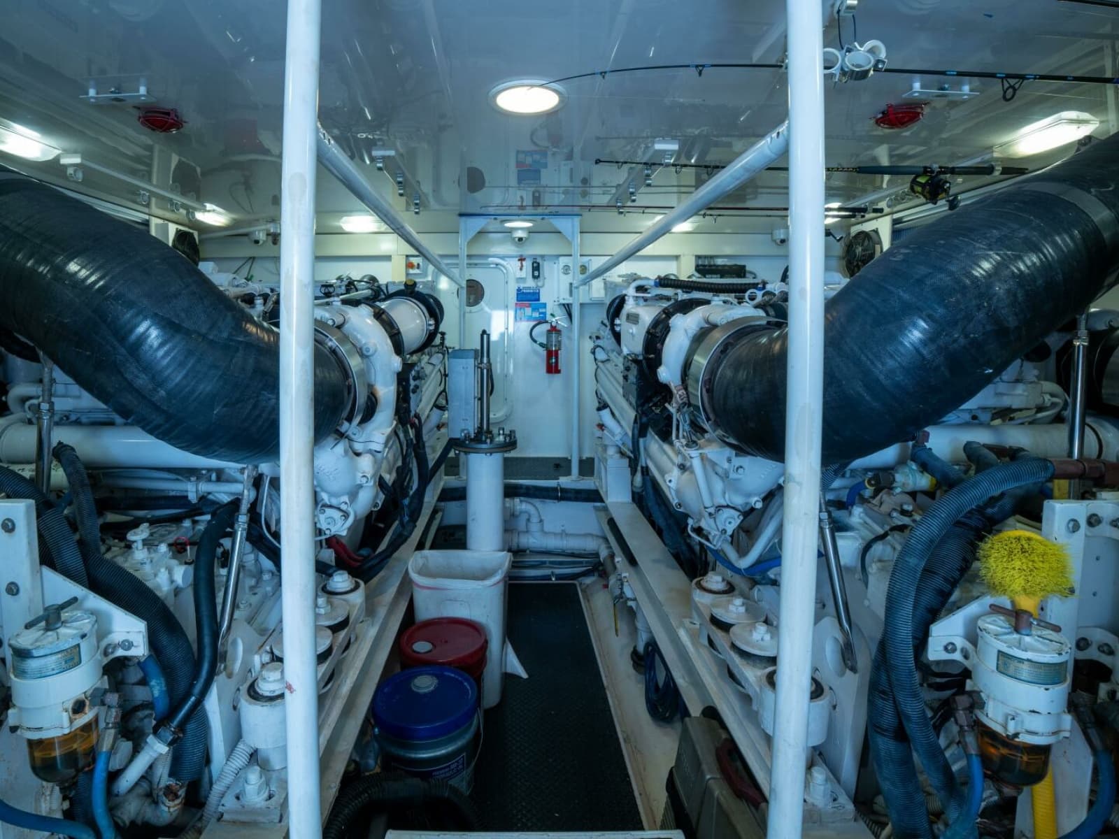 Viking 74 STREAM RUNNER- Engine Room