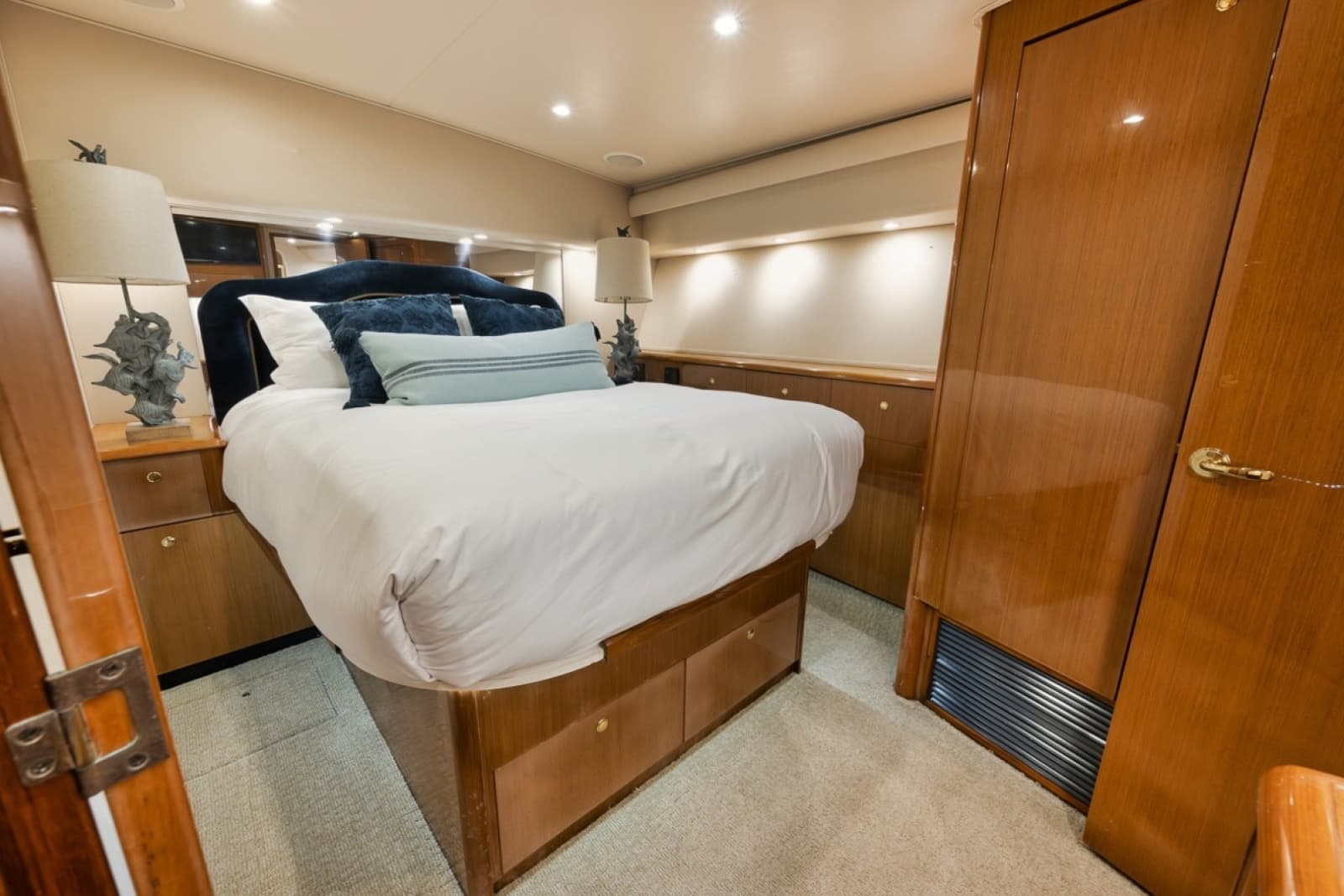 Viking 52 - THE HURRICANE - Forward Stateroom