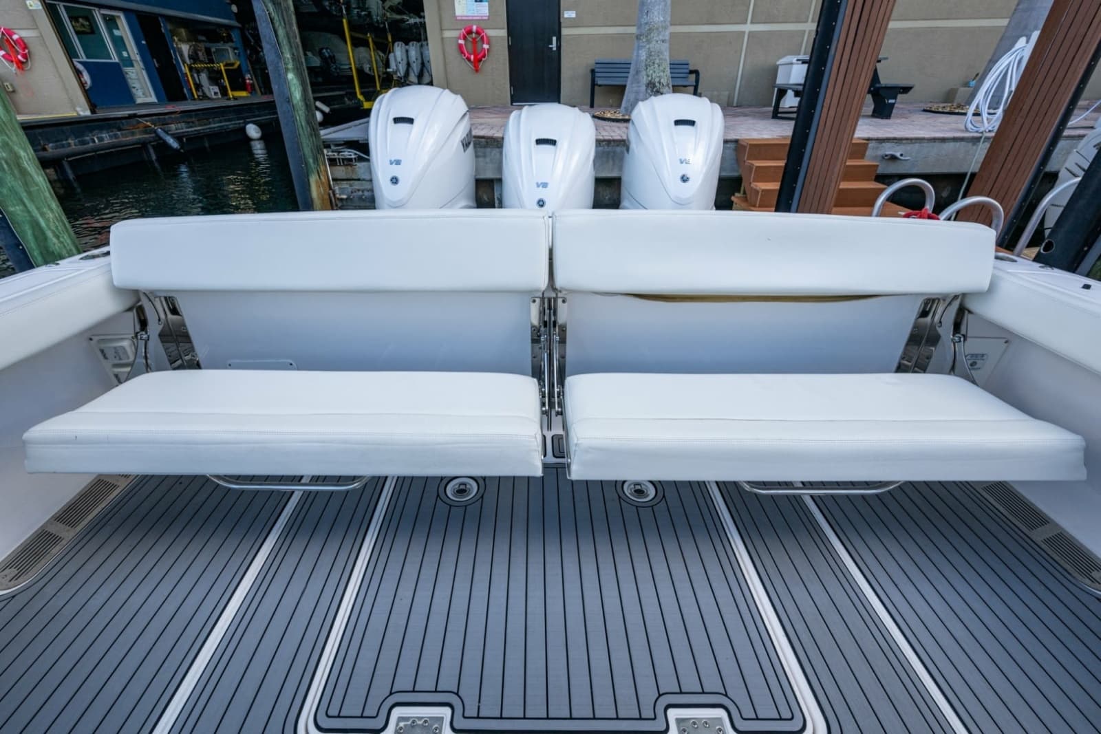 2020 Everglades 395 Center Console