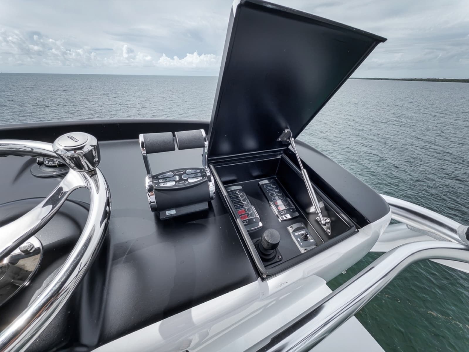 2021 Weaver 75 Convertible