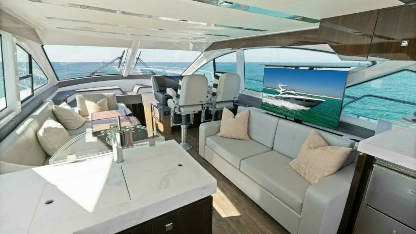 2023 Cruisers Yachts 60 Cantius Fly- Salon