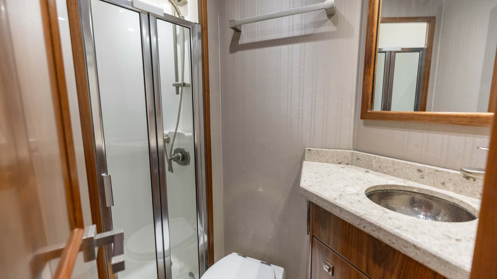 Elegant En-Suite Bathroom