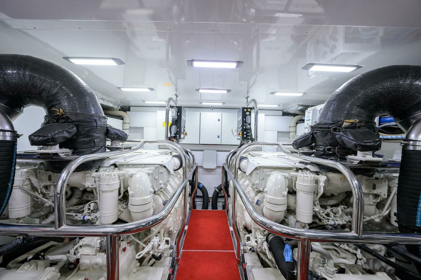 Princess Y78 - Janie II - Engine Room