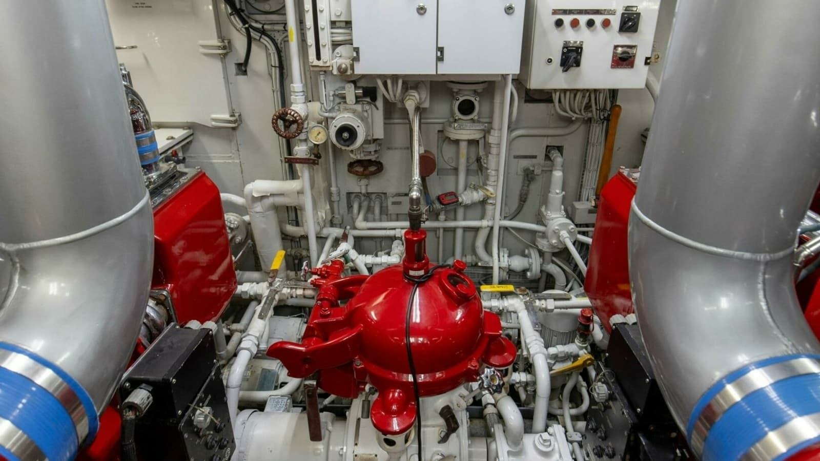 1989 116' Feadship Boss -Engine Room