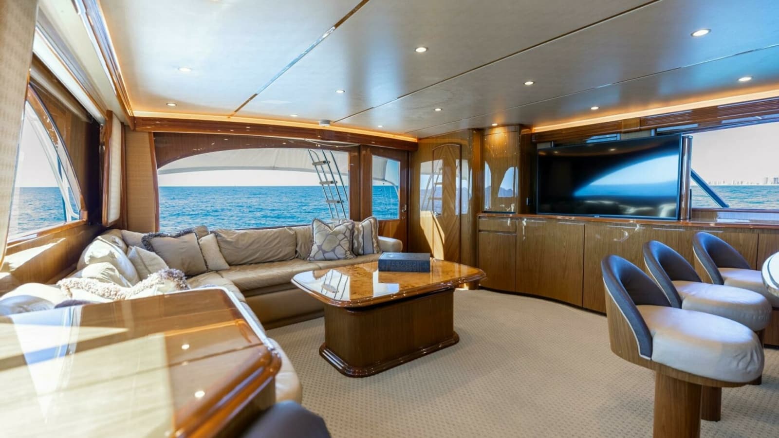 2013 Viking 76 Convertible- REEL FIRE- Salon