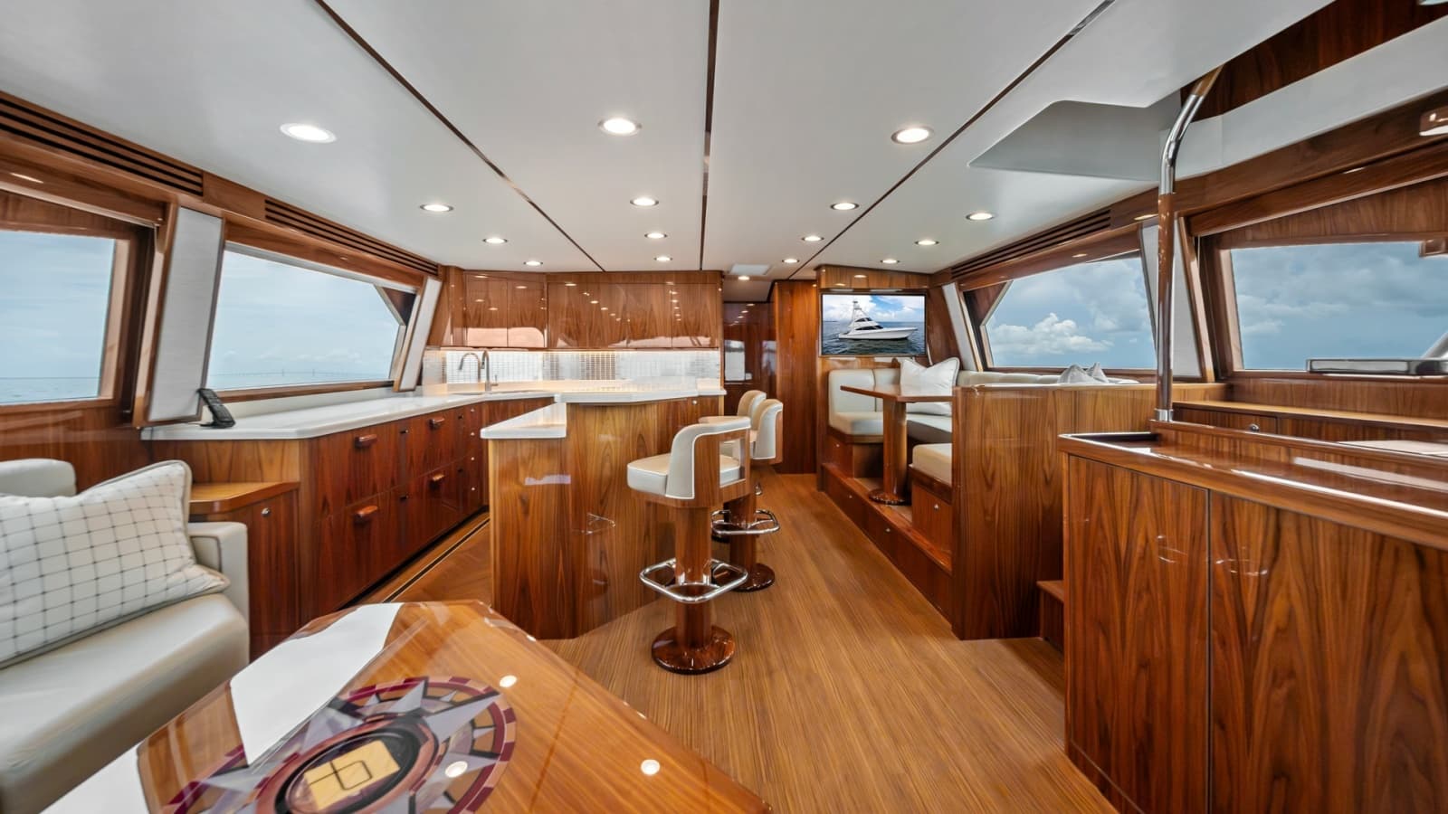 Spacious Salon and Helm Area