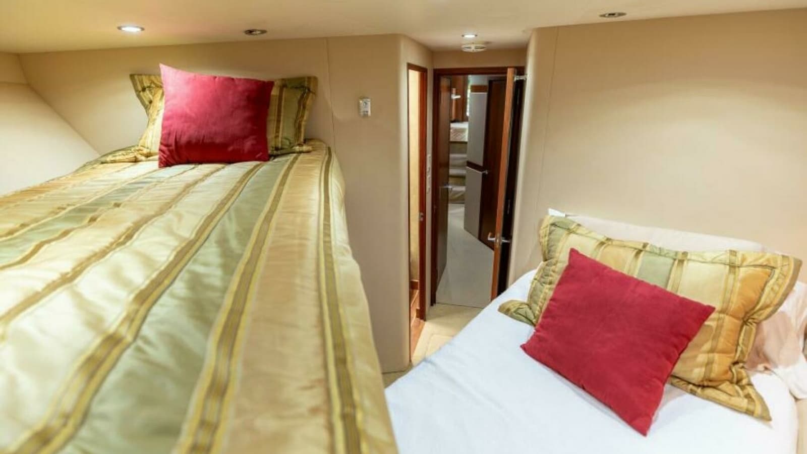 2008 Hatteras 60 Convertible VIP Stateroom 2
