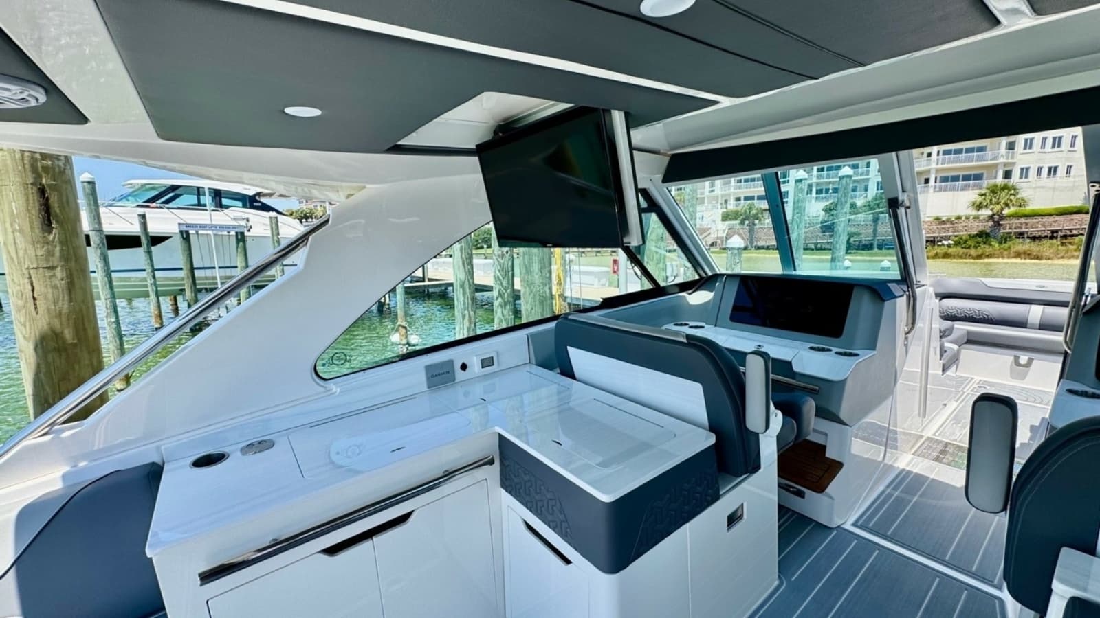 2025 Regal LS36-