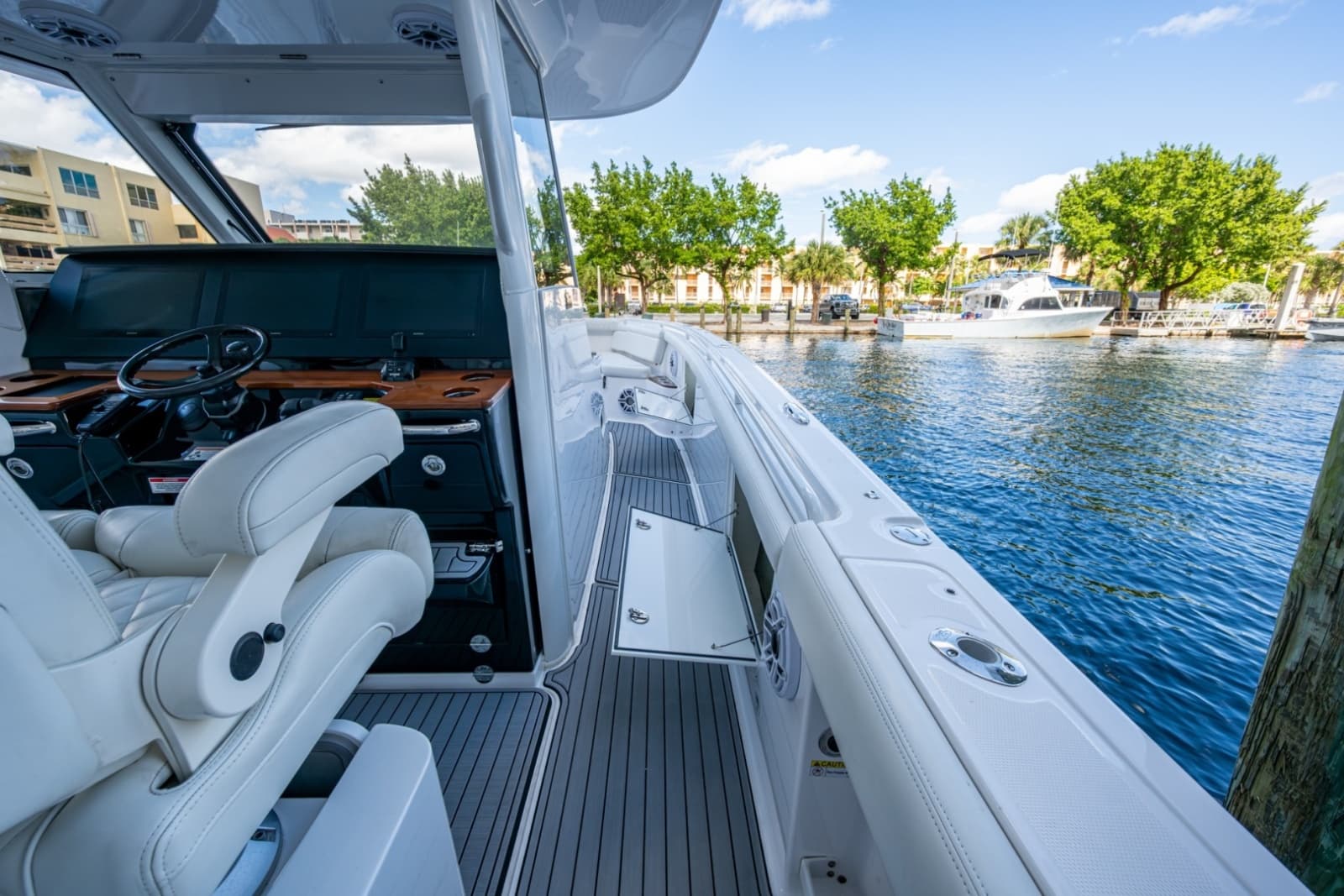 2020 Everglades 395 Center Console