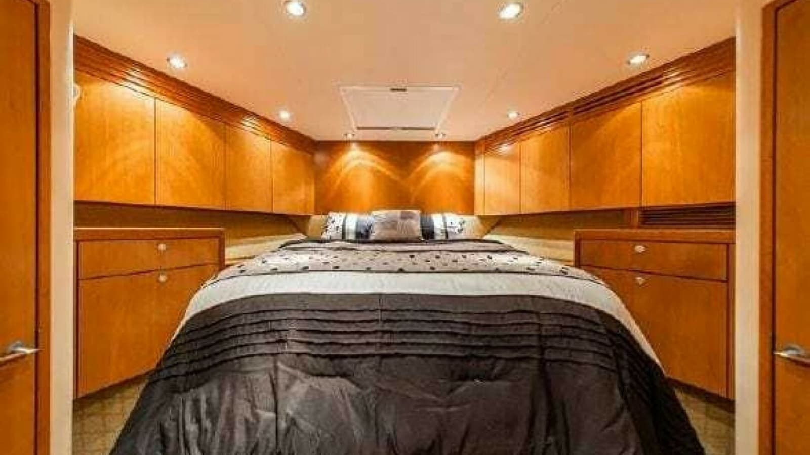 2008 77 Enclosed Bridge "Desperado"-Guest Stateroom 2