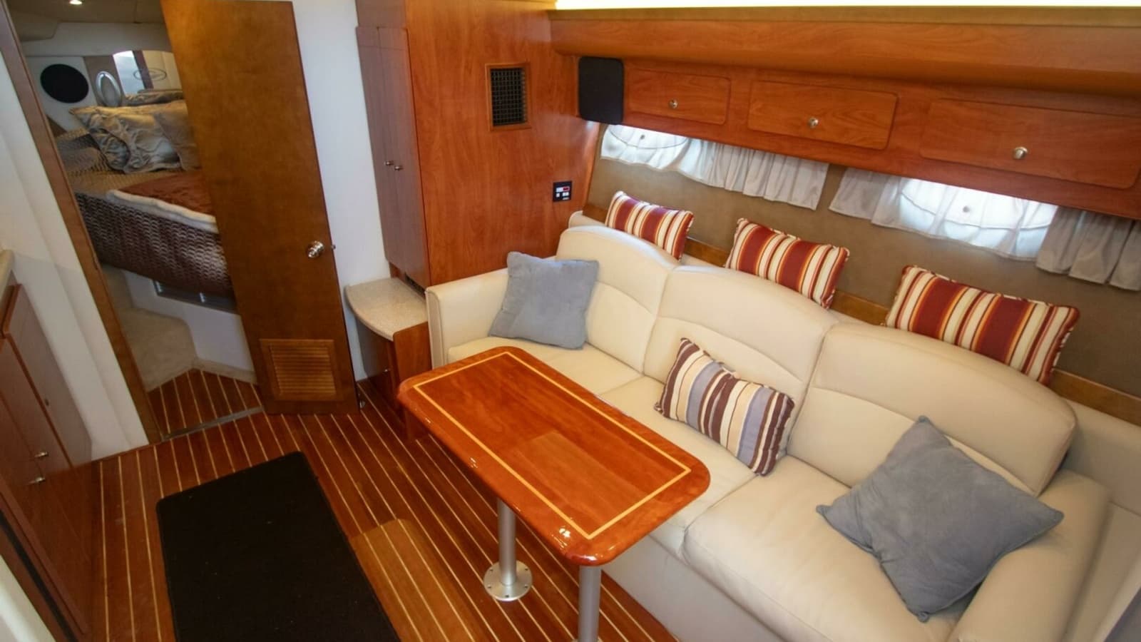 2008 Rinker 40 Express Cruiser