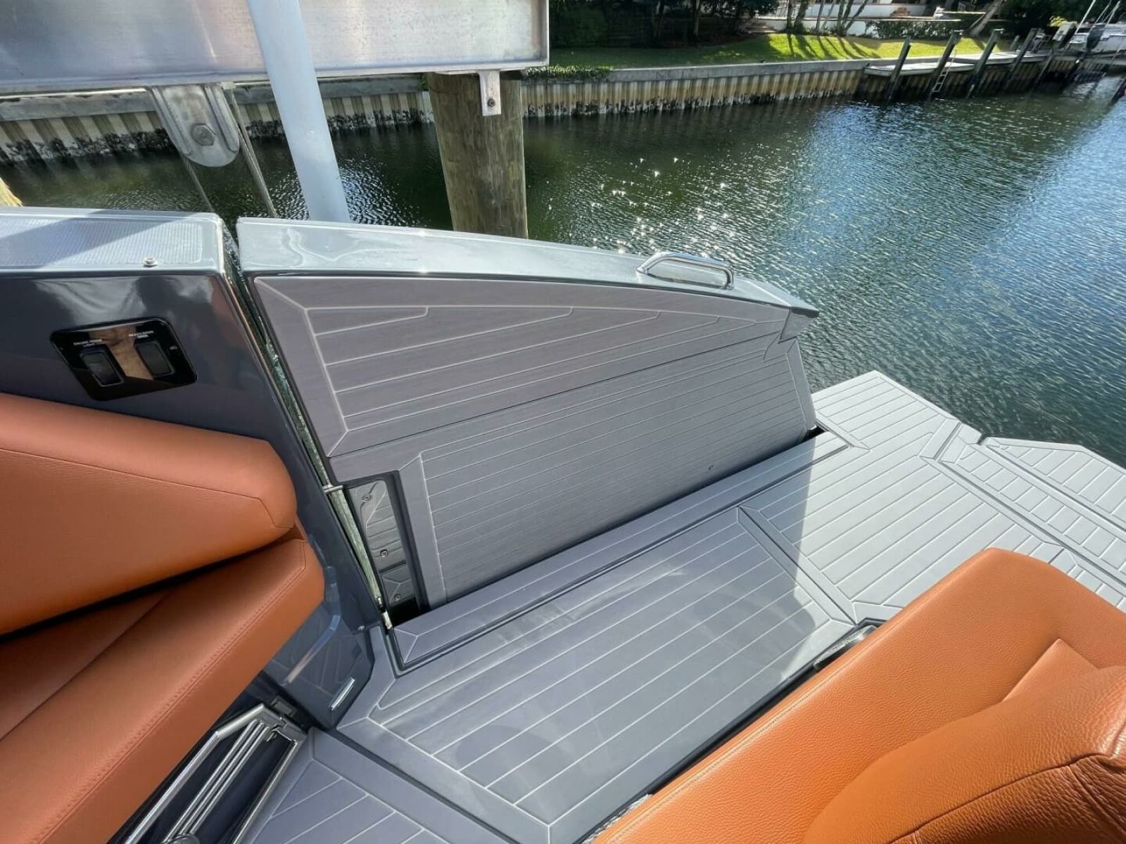Cruisers Yachts 38 GLS -