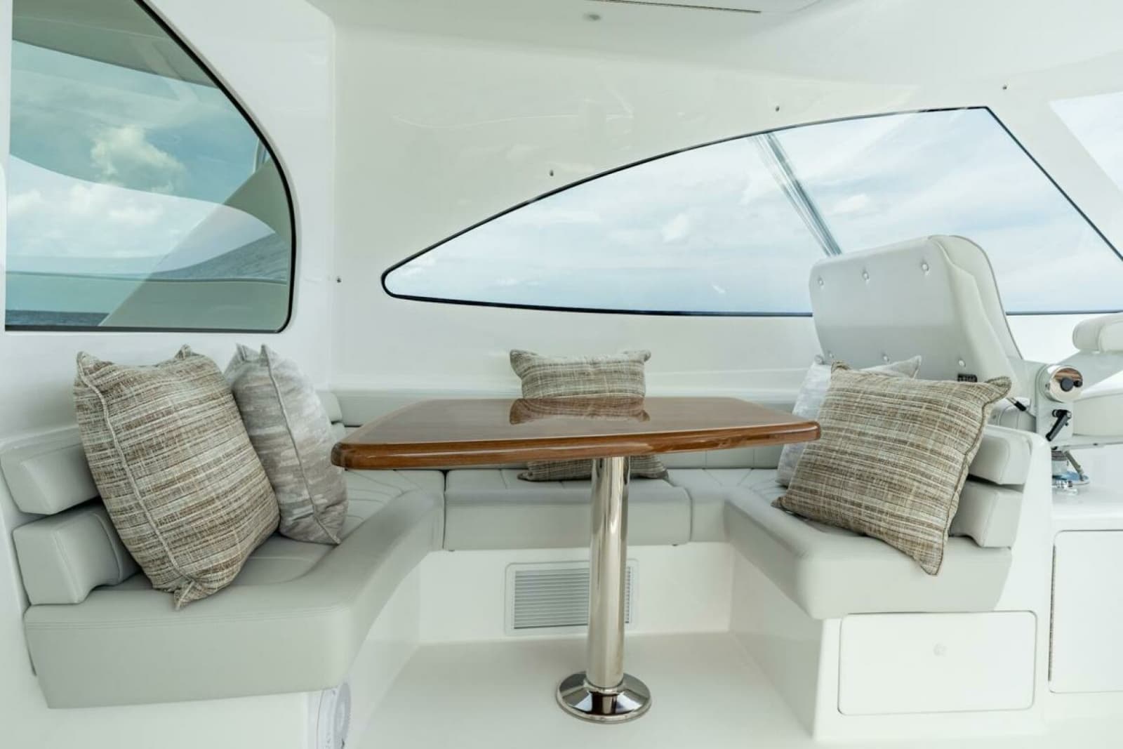 Viking 54 Sport Tower - Command Deck