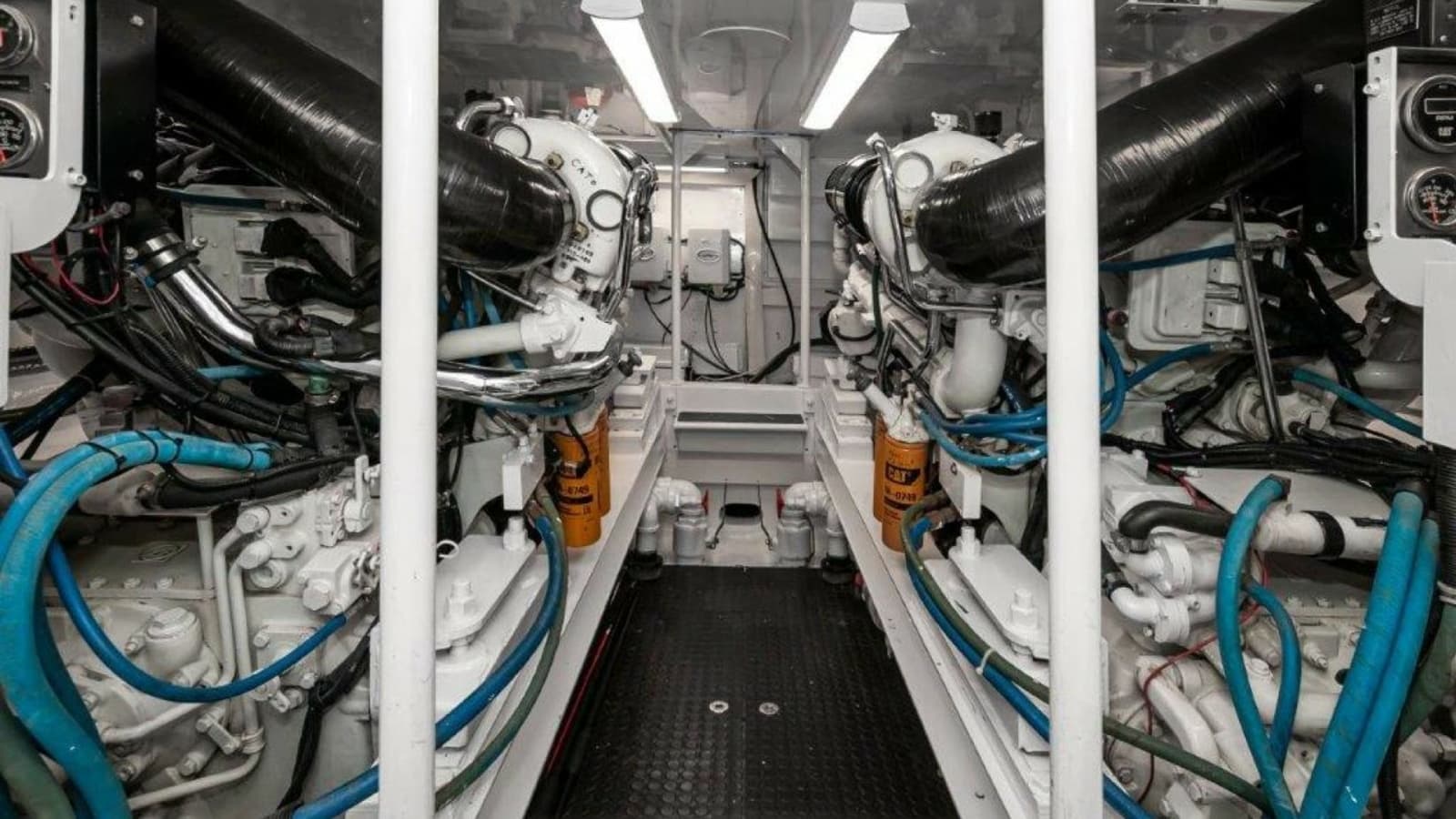 2001 61 Viking Convertible Ellie B Engine Room