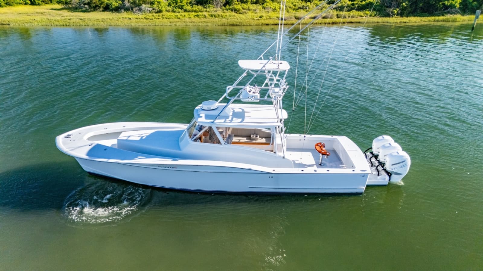 Custom Carolina 41 FLYING  LOW - Exterior